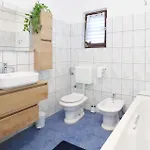 4 Bedroom In Holiday home *