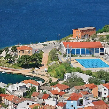 4 Bedroom In *