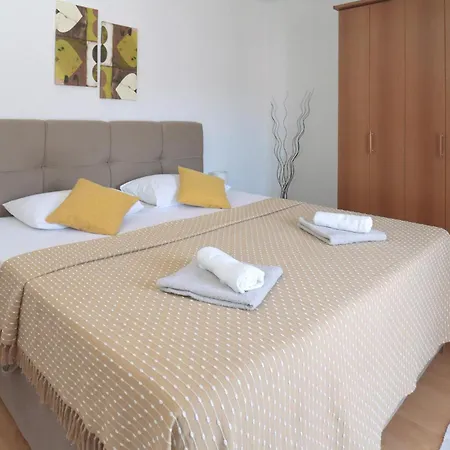 Hébergement de vacances 4 Bedroom In Šibenik