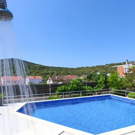 Hébergement de vacances 4 Bedroom In Šibenik