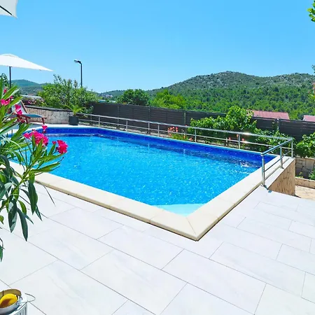 4 Bedroom In Sibenik