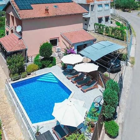 4 Bedroom In