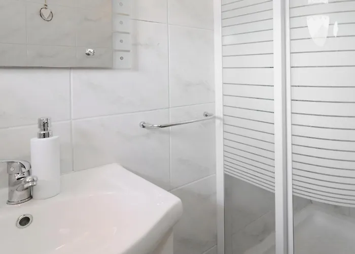 4 Bedroom In 別荘 シベニク