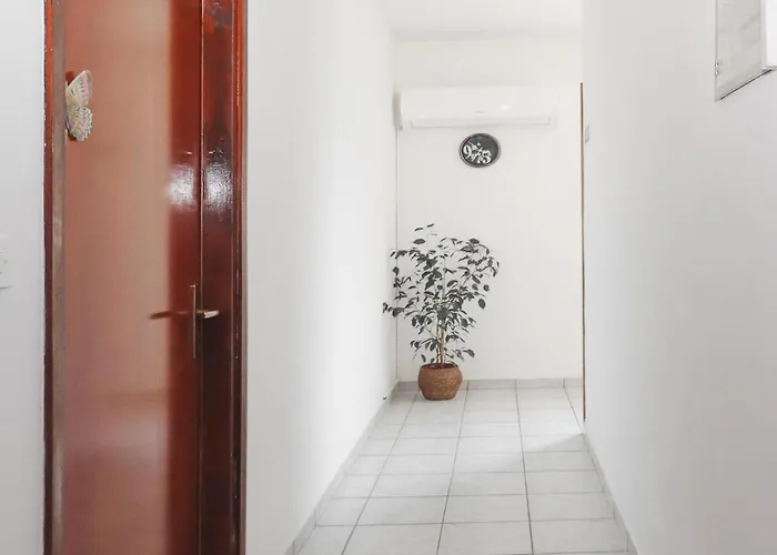 4 Bedroom In シベニク